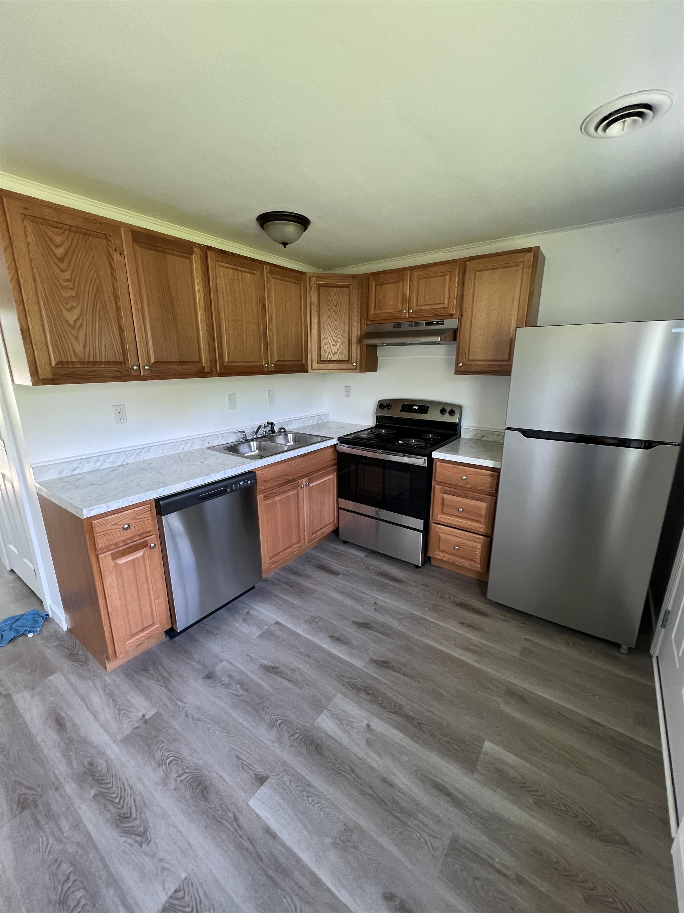 4112 Main St