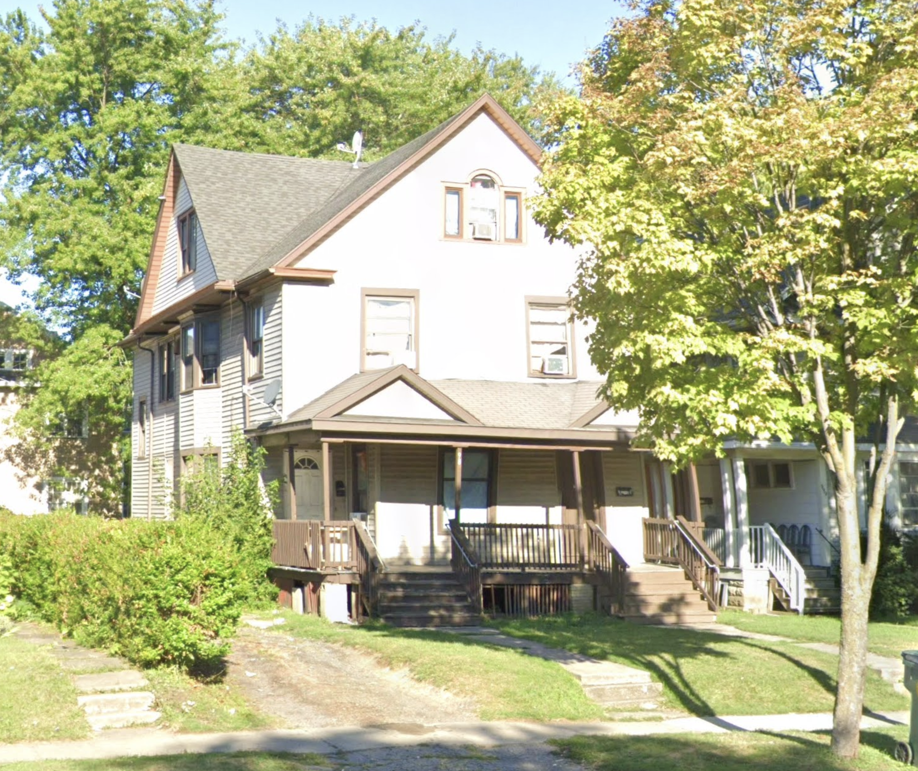 987-989 Dewey Avenue - 989