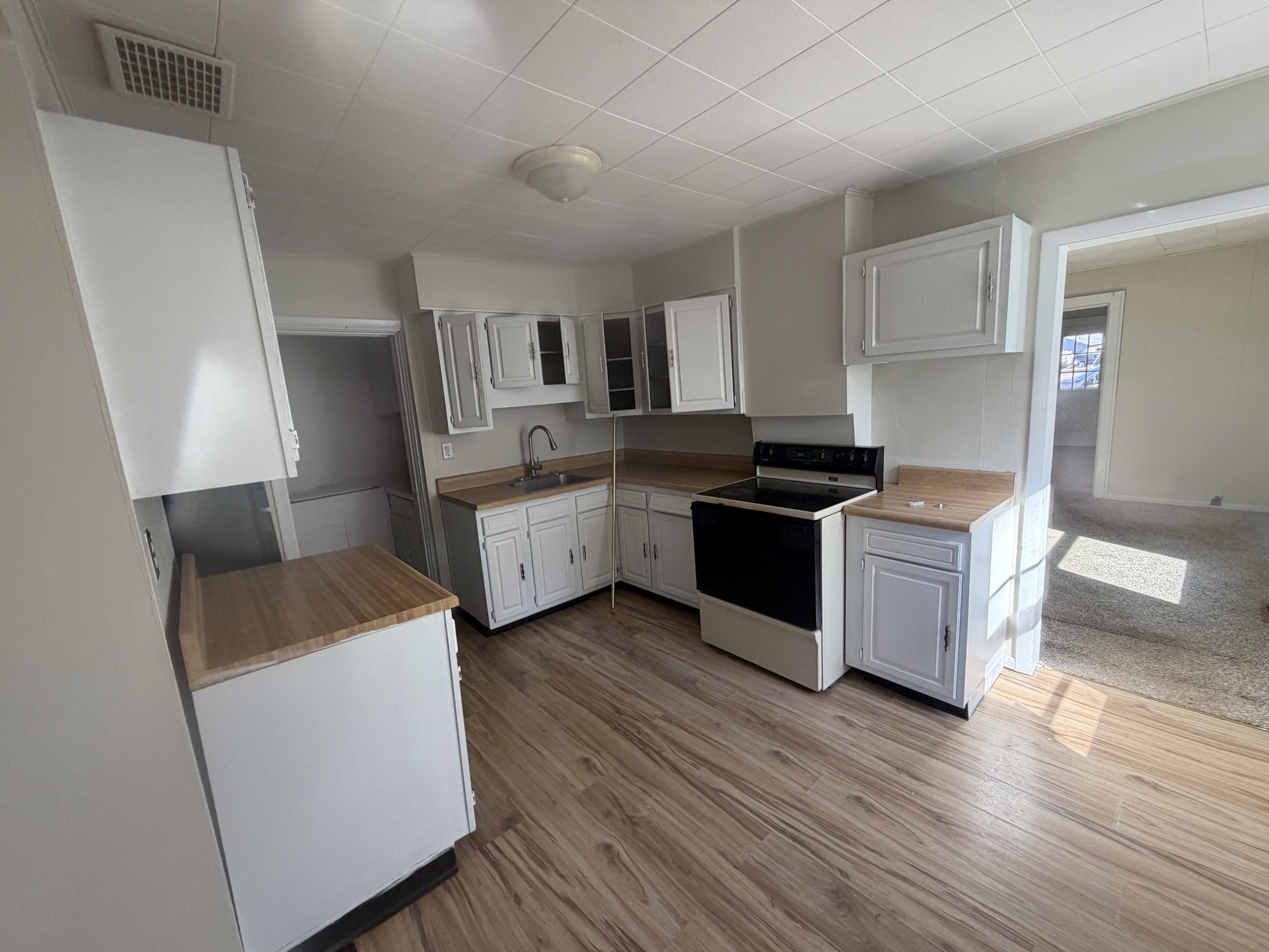 207 Scott Street - 101